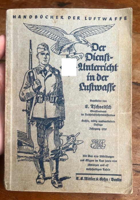 Germany - WW2 German Luftwaffe Handbook. - weapons - training - uniforms - 1939