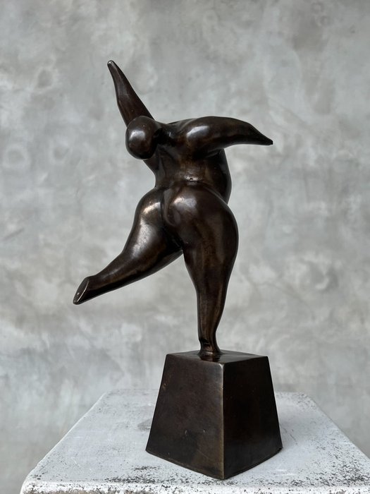 雕塑, NO RESERVE PRICE - Voluptuous Dancing Lady Statue - Bronze - 26 cm - 黄铜色