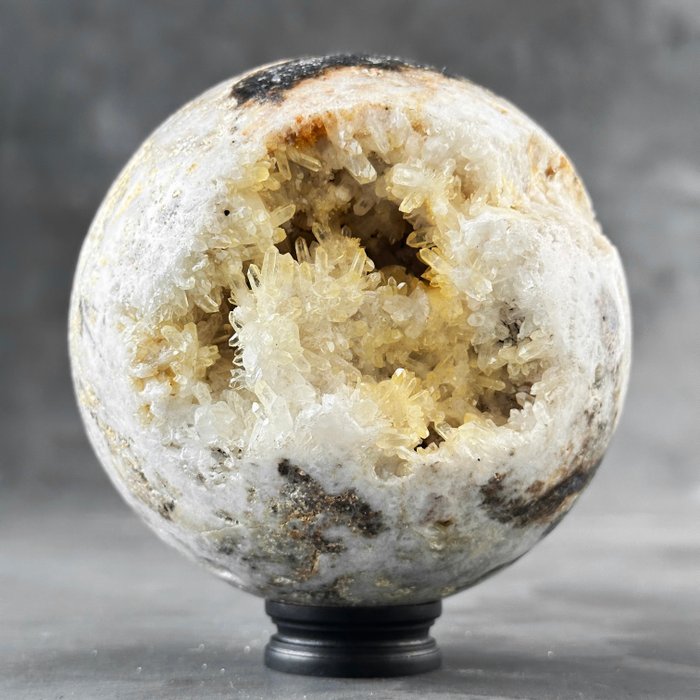 NO RESERVE PRICE-Wonderful Crystal Quartz Sphere on a custom stand- Crystal- 1700 g - (1)