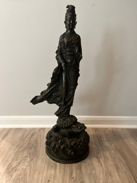 Statua di Guan Yin - Bronzo - Cina - Fine del XX secolo/XXI secolo
