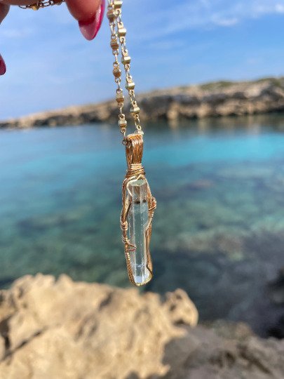 Aquamarine Gold Pendant from Shigar Valley, Pakistan- Crystal Clarity and Elegance Jewellery - Height: 5.4 cm - Width: 1.1 cm- 6 g - (1)