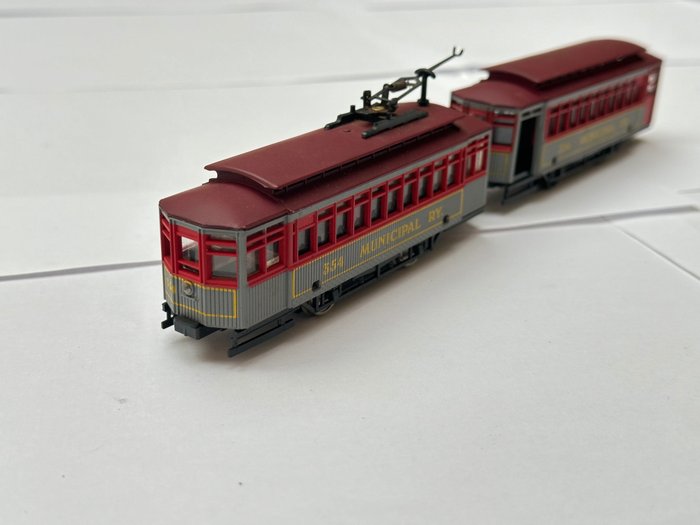 AHM H0 - Model tram (1) - 354 Municipal RY
