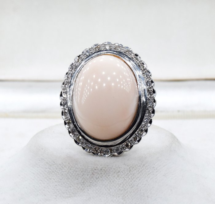 Ring - 18 kt. White gold Coral 