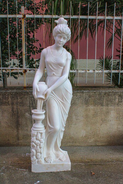 Skulptur, "Dama con Brocca" - 158 cm - Weißer Statuenmarmor