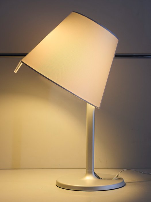 Artemide - Adrien Gardère - Asztali lámpa - Melampo Notte - szürke - Alumínium