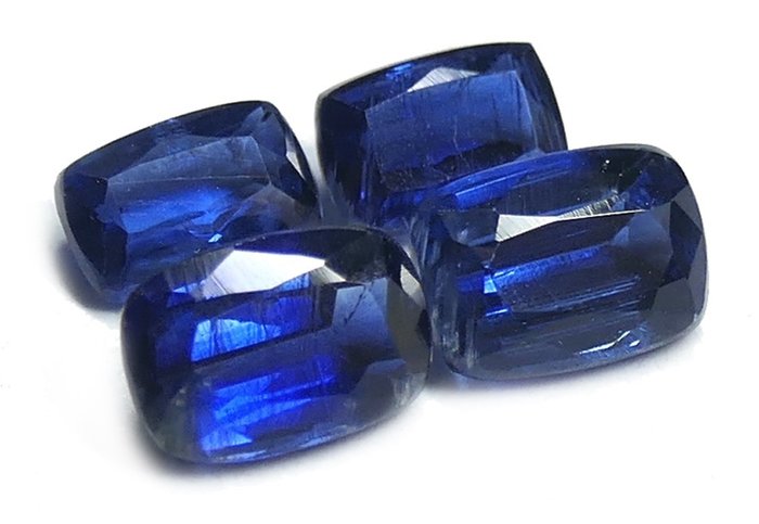 4 pcs  3,67 ct - Royal blue kyanite - ei pohjahintaa - 3.67 ct