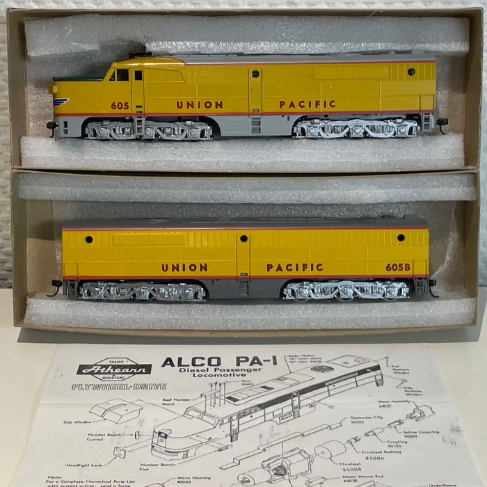Athearn H0轨 - 3307/3347 - 柴油内燃机车 (2) - ALCO PA-1 柴油发动机和 PB-1 b 装置均采用机动化 - Union Pacific Railroad