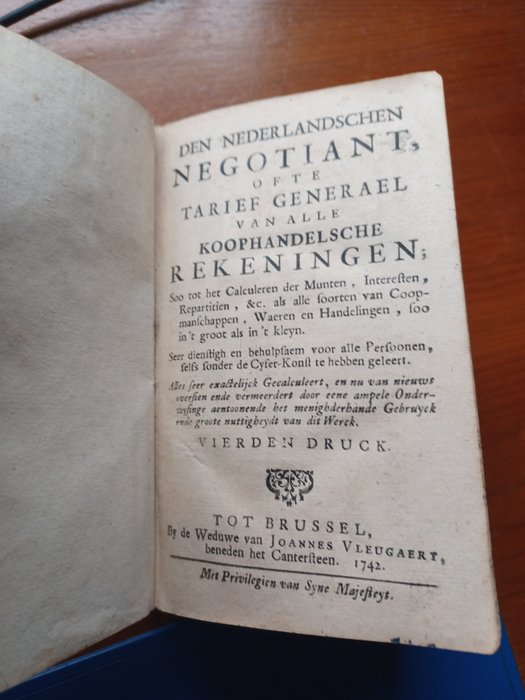. - Den Nederlandschen Negotiant ofte tarief generael van alle koophandelsche rekeningen - 1742