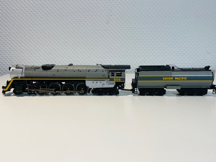 Bachmann H0 - Steam locomotive with tender (1) - 4-8-4 'Overland Limited' Spectrum series with smoke generator - Union Pacific Railroad