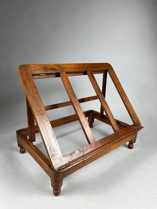 桌架 - 黄铜, 可调节木制乐谱架或书架