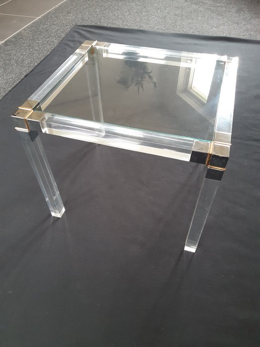 Beistelltisch (1) - Plexiglas - Glas - Metall