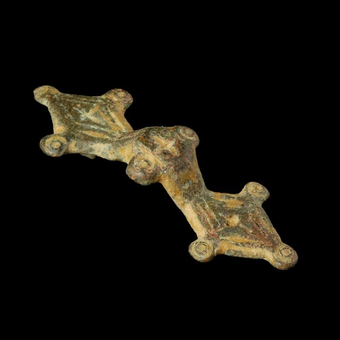 Alta Edad Media Bronce Broche merovingio de brazos iguales con decoraciones cruzadas