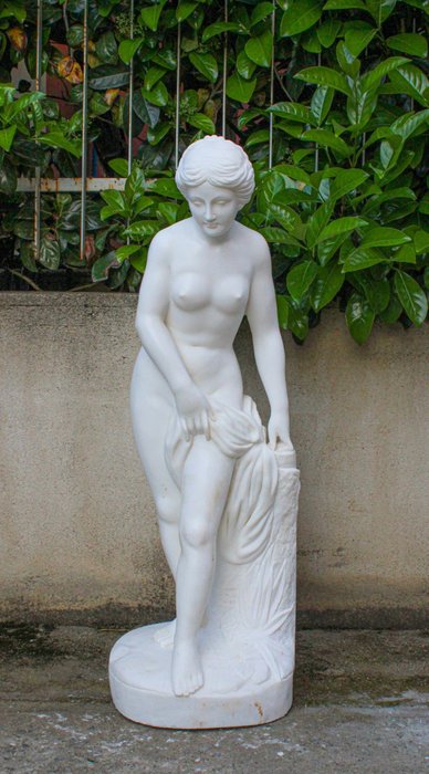 Dal modello di Étienne Maurice Falconet (1716-1791) - Skulptur, "Baigneuse" - 107 cm - Hvit statuer marmor