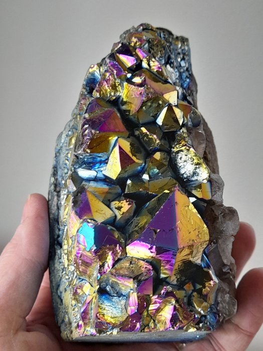 Titanium rock crystal aura (Vlamaura) - Height: 9 cm - Width: 14 cm- 1.1 kg