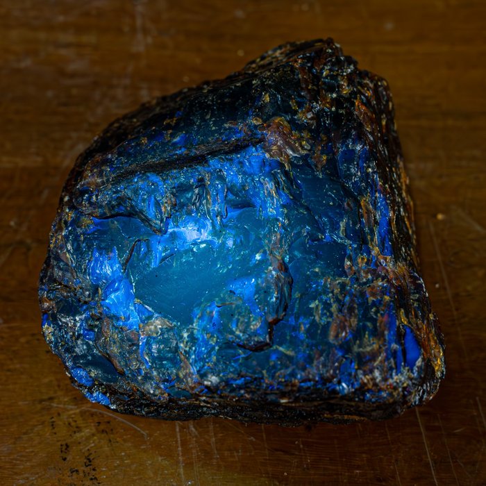 Grote natuurlijke blauw-rode amber Ruw- 301.45 g