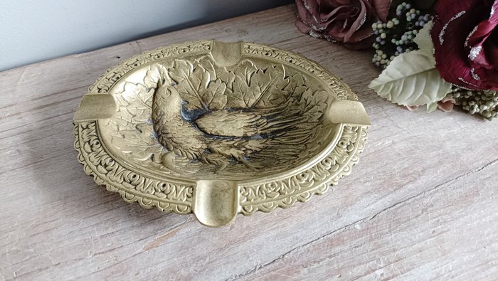 Askfat  (1) - Sigar  ashtray , ornate capercaillie Bird decor - Brons