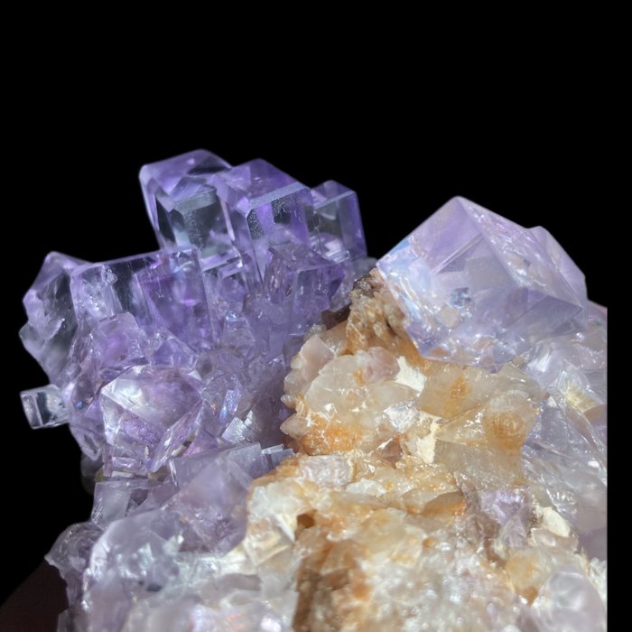 Fluoritt Krystaller i indlejring - Høyde: 10 cm - Bredde: 9 cm- 531 g