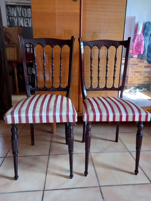 椅子 (2) - 木材和织物