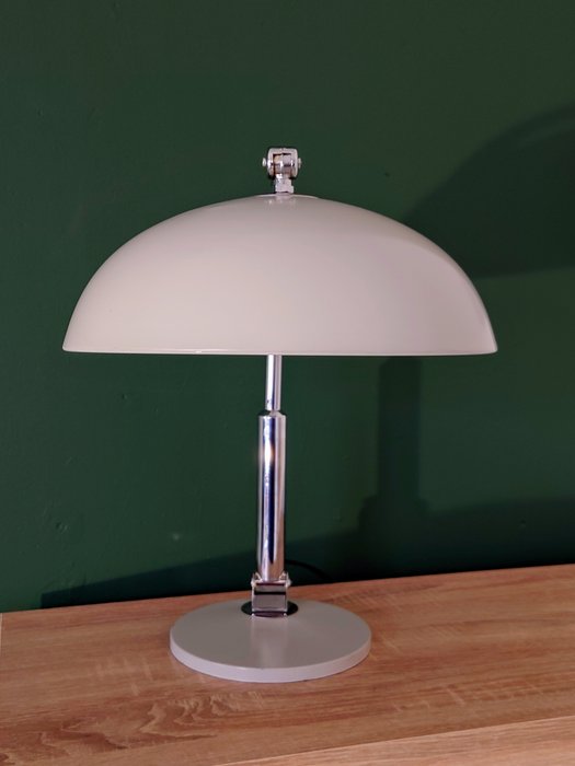 Hala H.Th.J.A. Busquet – Lamp (1) – Model 144 – Aluminium, Metaal