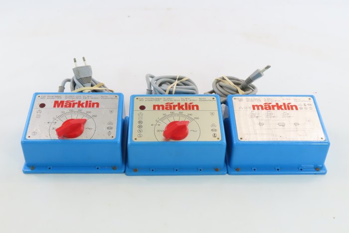 Märklin H0 - 6611/6631 - Modellbahnsteuergerät (3) - 3 Transformatoren 30/40VA