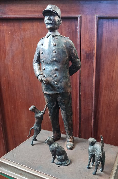 Skulptur, Ufficiale con i suoi amici gatti - 42 cm - Bronze, Stahl