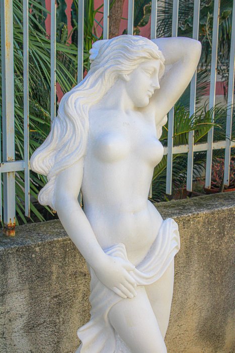 Szobor, "Fanciulla Nuda" - 144 cm - Márvány, Fehér márvány - kézzel faragott