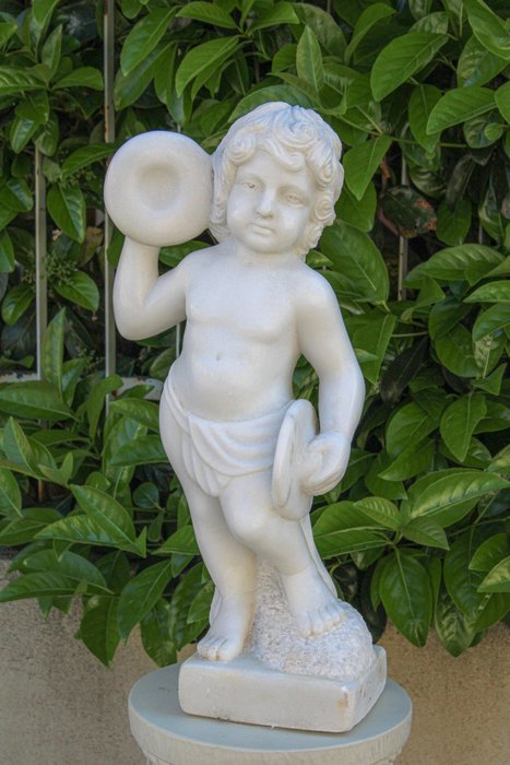 Scultura, "fanciullo che suona" - 59 cm - Marmo bianco statuario