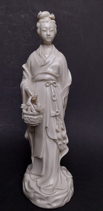 小雕像 - Chinesische Göttin Guanyin Kuan Yin Blanc de Chine 26 cm - 瓷器 - 中國  (沒有保留價)
