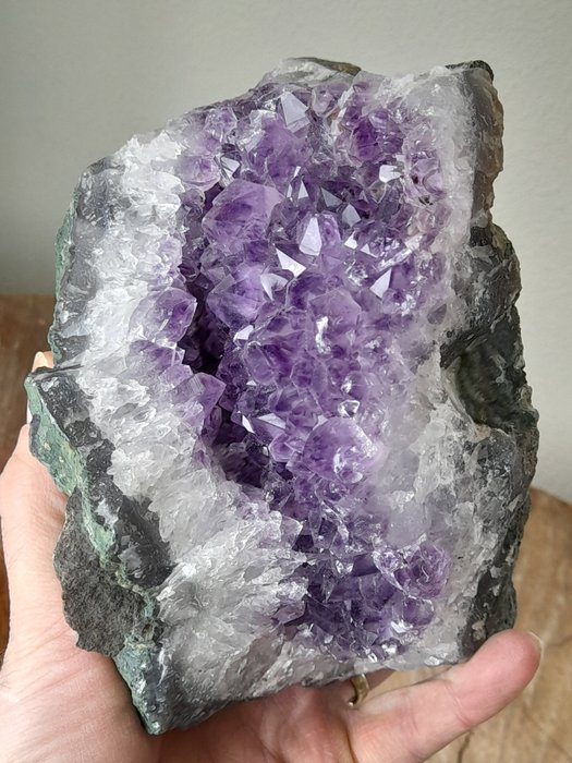 大塊紫水晶晶洞 - 深色 - 高度: 12 cm - 闊度: 17 cm- 2.5 kg