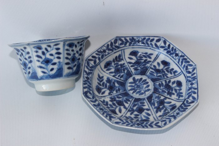 Cup and saucer (1) - Kop en schotel - Porcelain