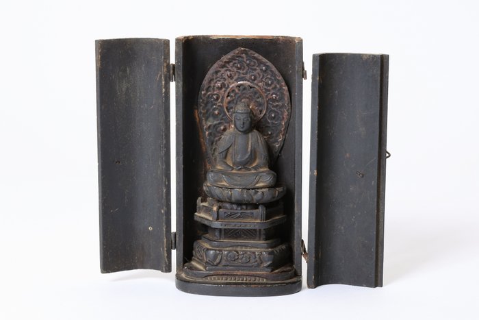 Gautama Buddha in Wooden Altar Cabinet - Hout - Japan  (Zonder Minimumprijs)
