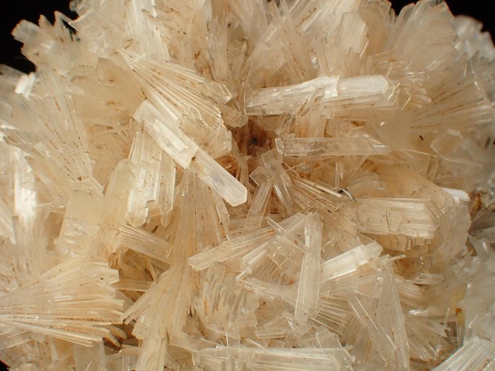 Hemimorphit transparent Kristalle auf Muttergestein - Höhe: 60 mm - Breite: 58 mm- 99 g