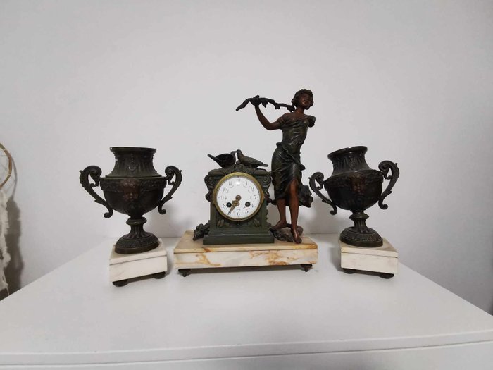 壁爐鐘 - 時鐘及擺設套組 - 新藝術風格 - 大理石, 粗鋅 - 1850-1900