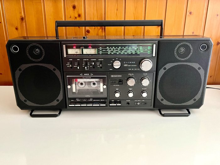SANYO - M-9998LU - Boombox Portable Radio / Cassette recorder-player