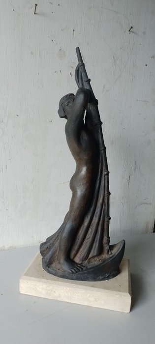 Sculptură, Figura su barca - 40 cm - Bronz