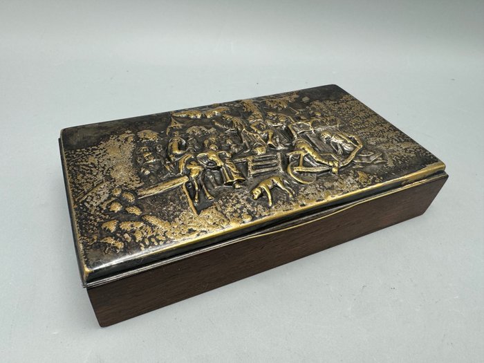 Mooie tabaks of sigaren kist met verzilverde middeleeuwse voorstelling - 雪茄盒 - 木