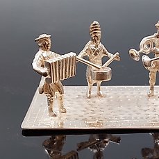No Reserve – J. Gelderblom (1950-1966) – Miniatuur beeldje – Straatorkest – Fors zilveren miniatuur – Zilver
