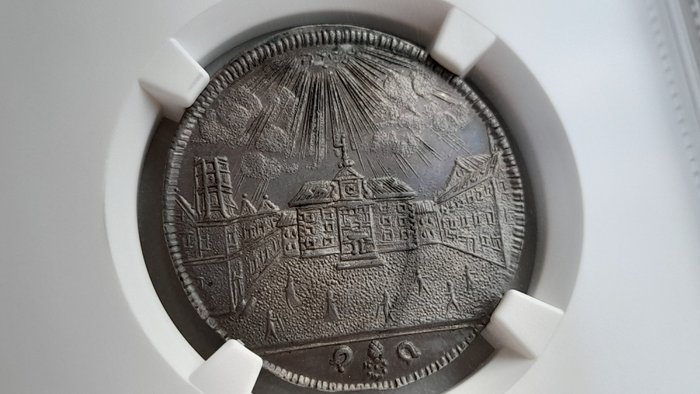 德國, 奧格斯堡. Silver medal 1731, for the 200th anniversary of the St. Anna high school. In NGC Slab MS61.