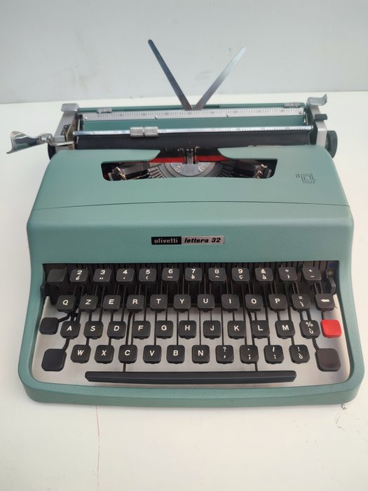Olivetti, Lettera 32 - Marcello Nizzoli Typewriter - Aluminium