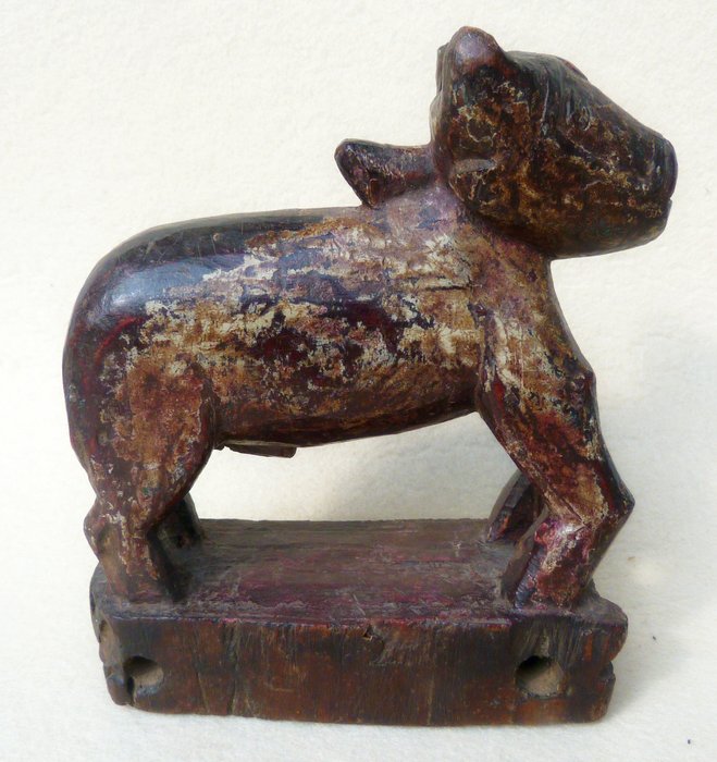 Puinen veistos - Nandi härkä hindujumala - Puu - Intia - 1800-luvulla
