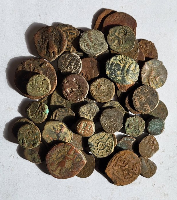 Islamic Empire (medieval). Lot of 54 Æ coins  (No Reserve Price)