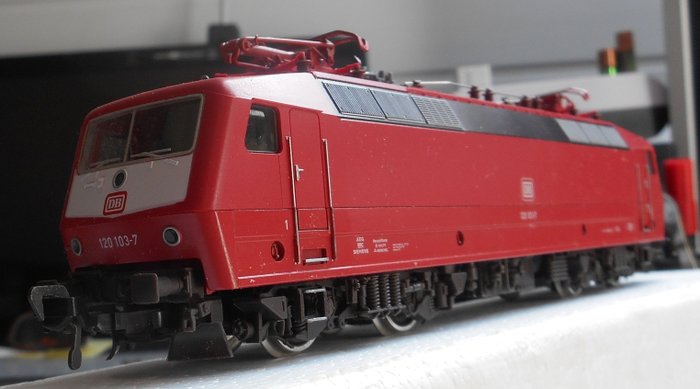 Fleischmann H0轨 - 4351 - 电力机车 (1) - BR 120，带灰色“围兜” - DB