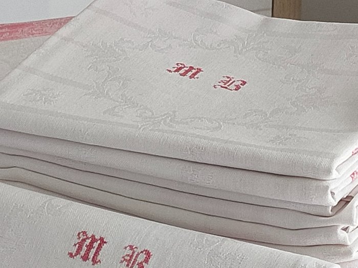  (13) 桌布上有這 12 張餐巾。 - 桌布 - 177 cm - 131 cm