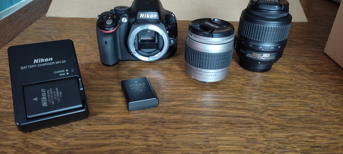 Nikon D5100 + AF-S 18-55 VR + AF 28-80 Fotocamera digitale