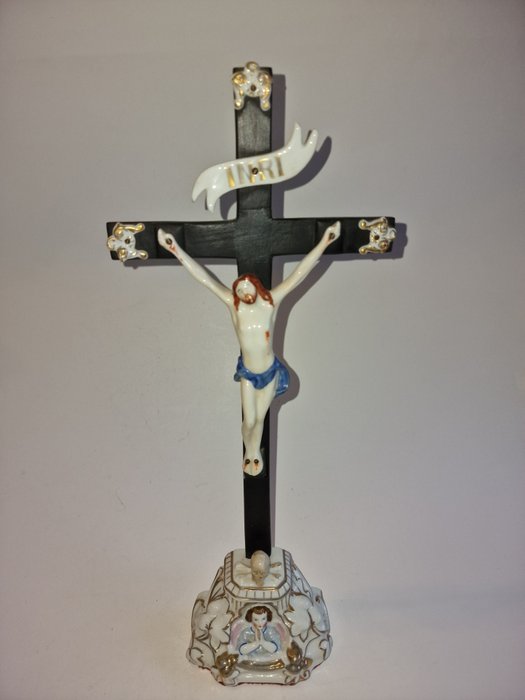 Crucifix (1) - Porselein, Crucifix in porselein Andenne met zeldzame afwerking afkomstig uit Belgisch Klooster - 1930-1940
