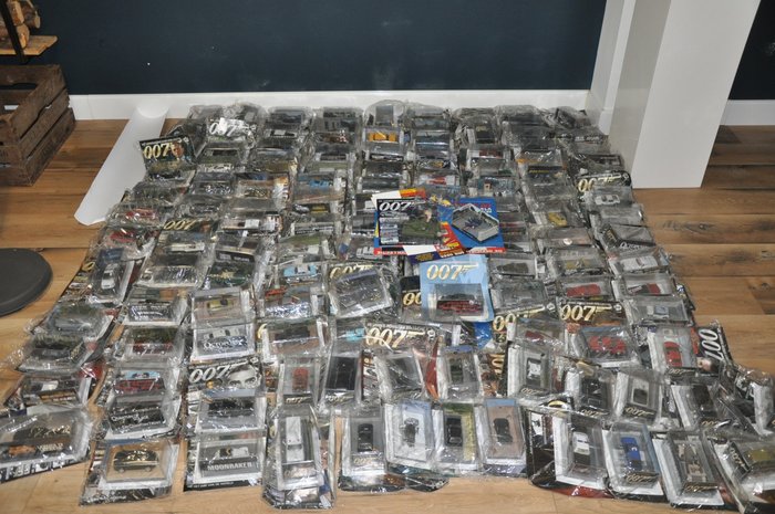 The Complete James Bond Model Car Collection - 137 Models (Incl. the 3 limited editions) & Magazines - Eaglemoss