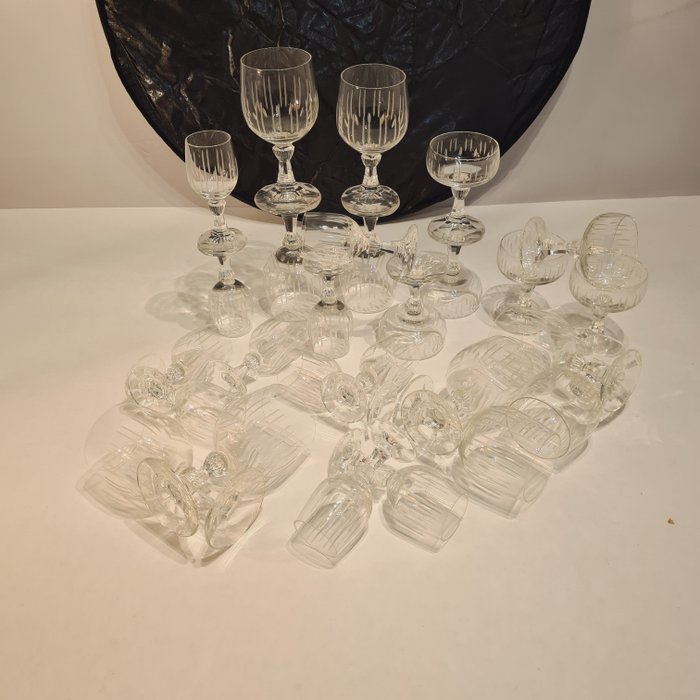 饮具 (27) - 刻花玻璃 - 4 种 - 27 件 - 水瓶 - 水晶