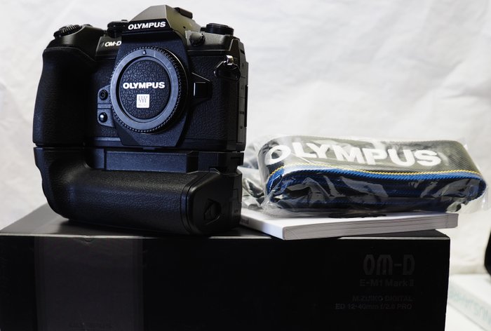 Olympus Olympus OM-D E-M1 Mark II Gehäuse (schwarz) mit original Olympus Hld-9 Batteriegriff, neuwertig. Spiegellose Kamera