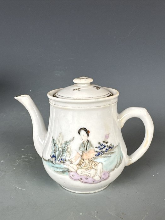 Pote de café - Porcelana - China - Período de República (1912-1949)