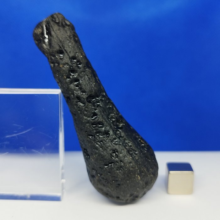 完美、雕塑般的形狀。 TEKTITE -隕石的影響- 八十萬年！！！天然，最佳品質。 - 38.7 g